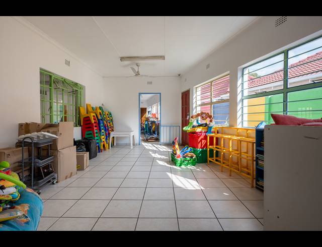 600M² BUILDING FOR SALE IN HURLYVALE